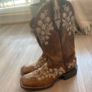 Cavender’s Floral Embroidered Tan Heeled Boots